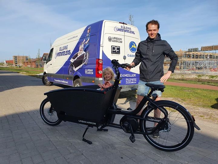 Bakfiets aan zee